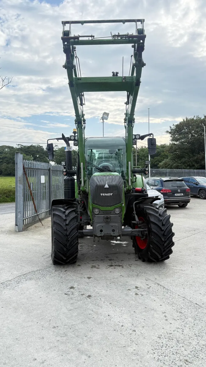 Fendt 310 Vario - €85,000 - No VAT - Image 4