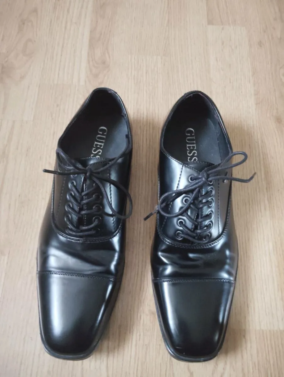 Guess men's shoes. UK size 8.5 - Image 1