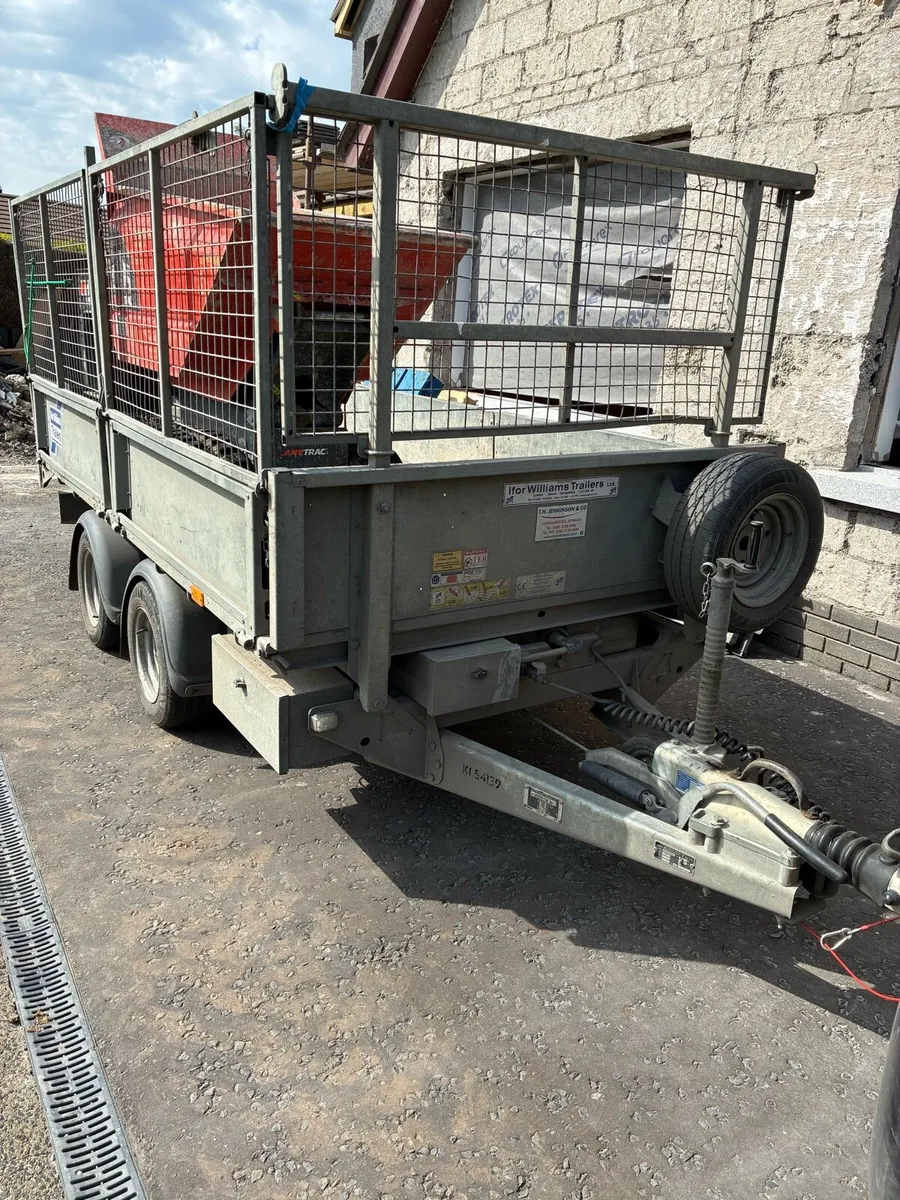 Trailer - Image 1