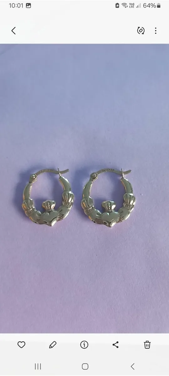 A pair of 9ct gold Claddagh hoop earrings - Image 2