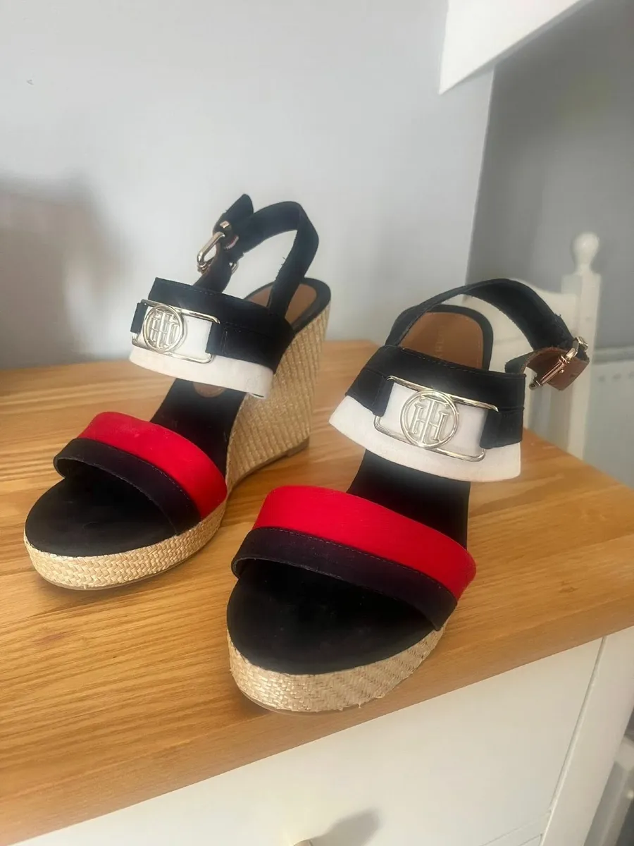 Tommy Hilfiger ladies wedges. - Image 4