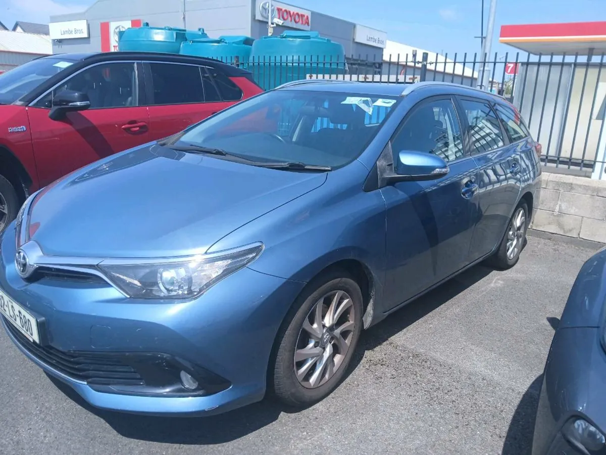 TOYOTA AURIS (152) 1.4 DIESEL ESTATE - Image 2
