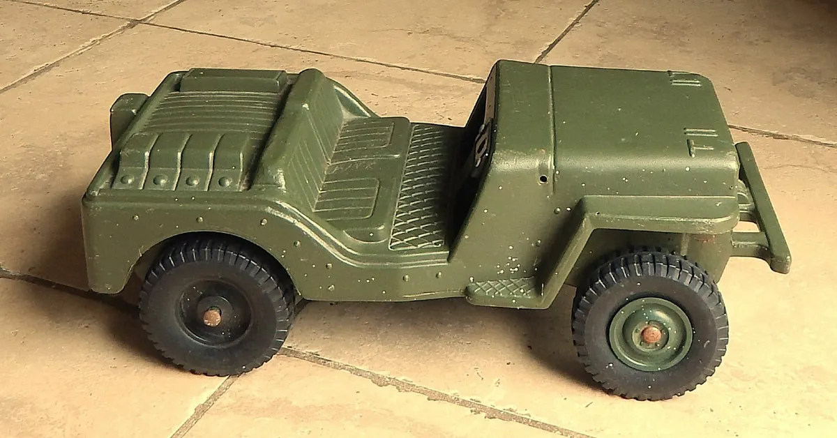 3 Vintage Action Man Figures & Accessories - Image 3