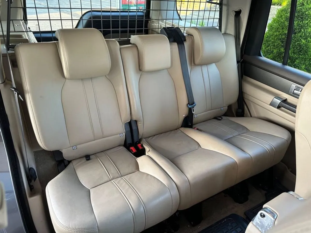 Land Rover Discovery 3.0 Tdv6 XE Commercial 5-seat - Image 4