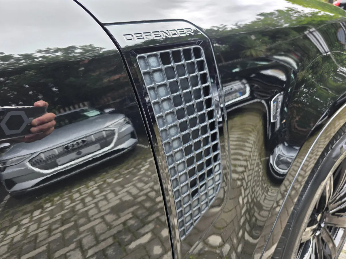 2022 LANDROVER DEFENDER P400E AWD X-DYNAMIC S - Image 4