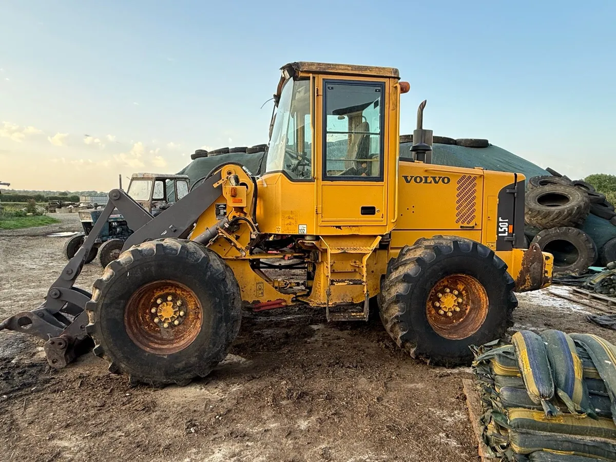 Volvo loader - Image 3