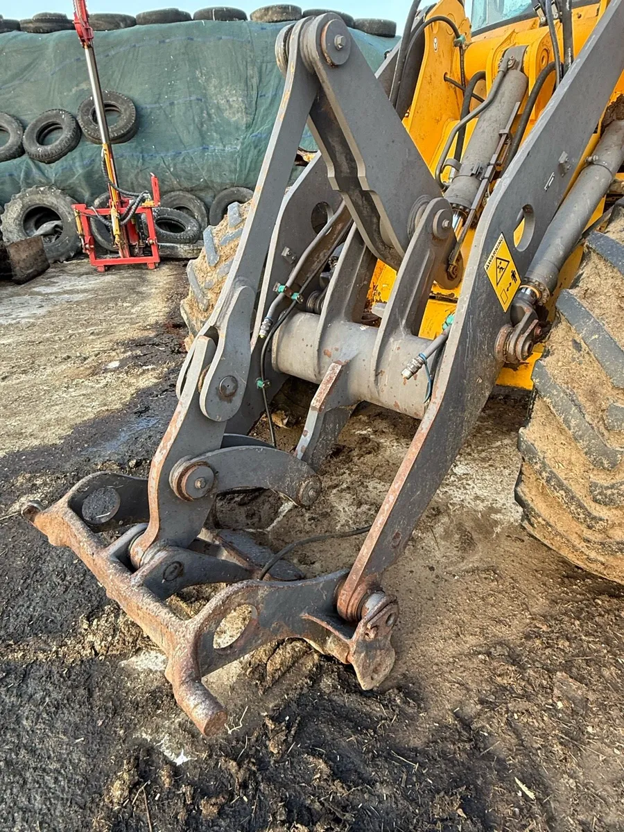 Volvo loader - Image 4