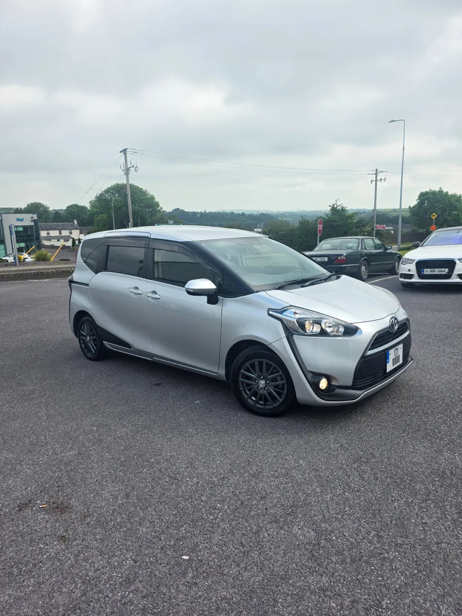 7 Seater Minivan Toyota Sienta - Image 2