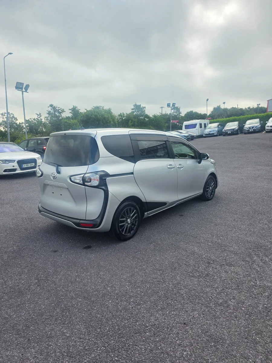 7 Seater Minivan Toyota Sienta - Image 4
