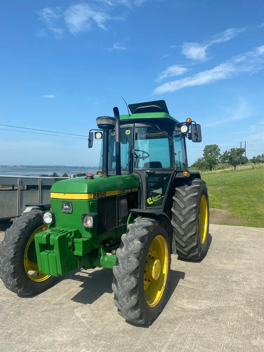 John Deere 2850 - Image 1