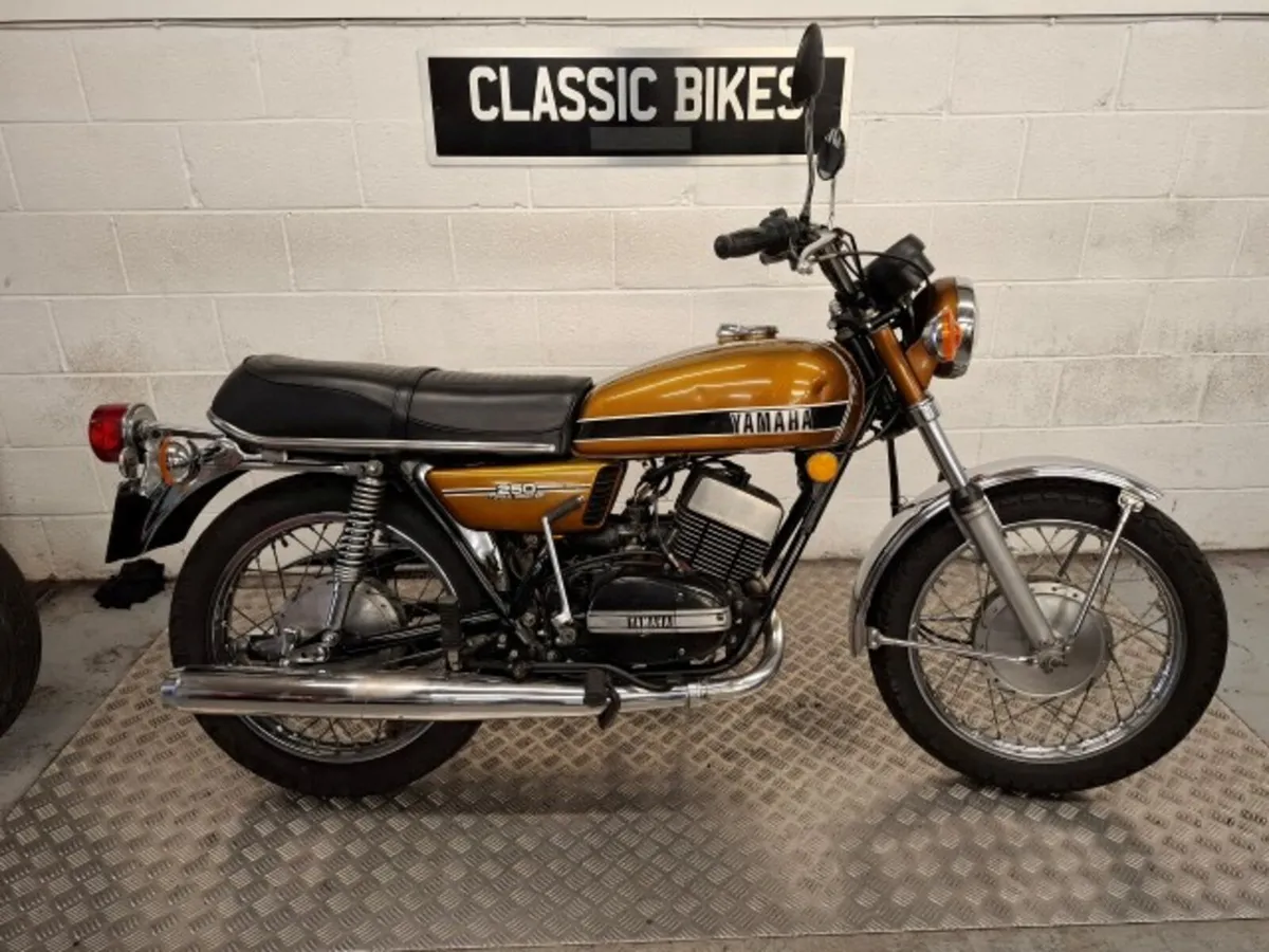 YAMAHA RD250 1973 - Image 1