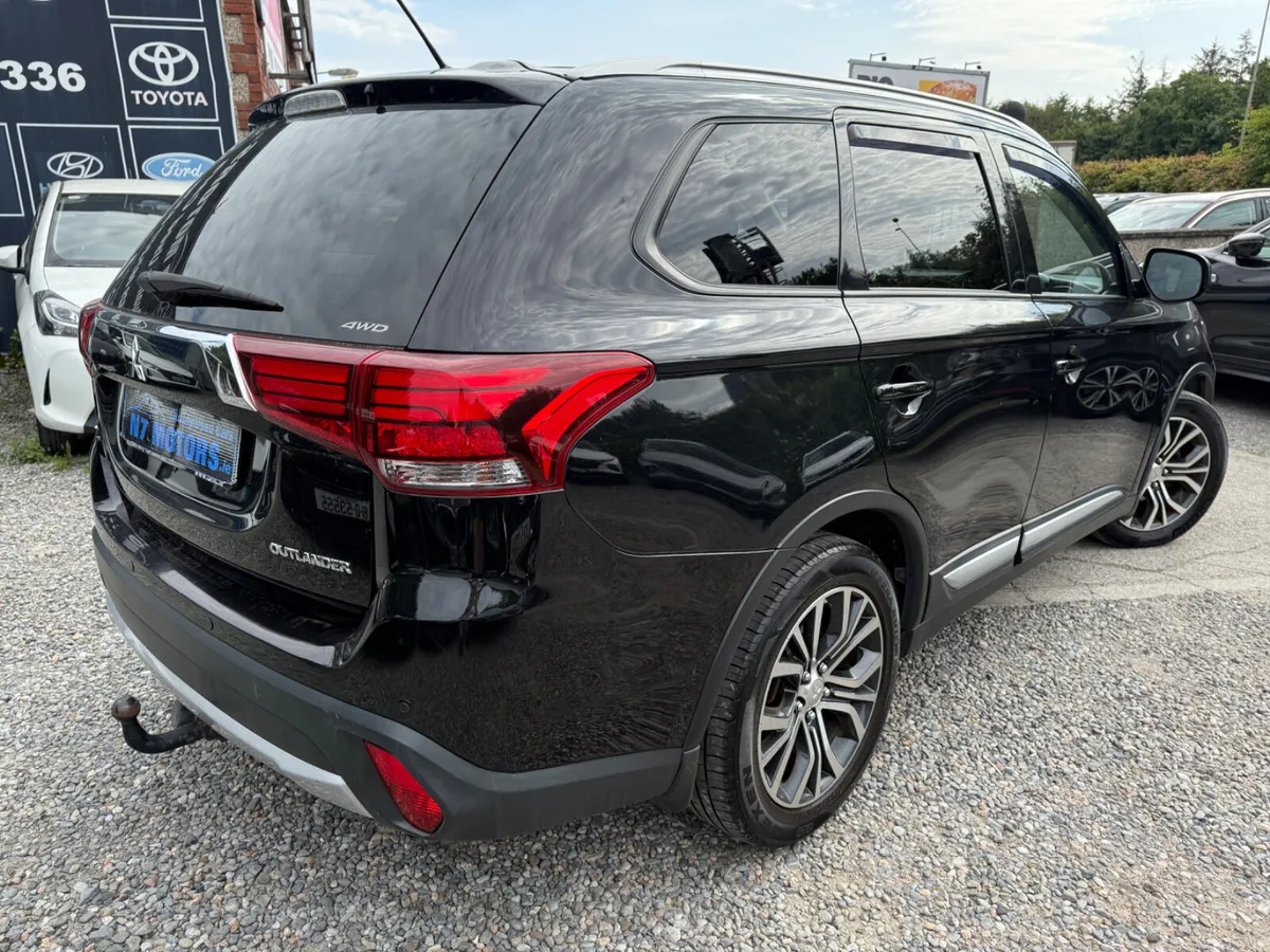 2015 Mitsubishi Outlander  2.3 INSTYLE 7 SEATER - Image 4