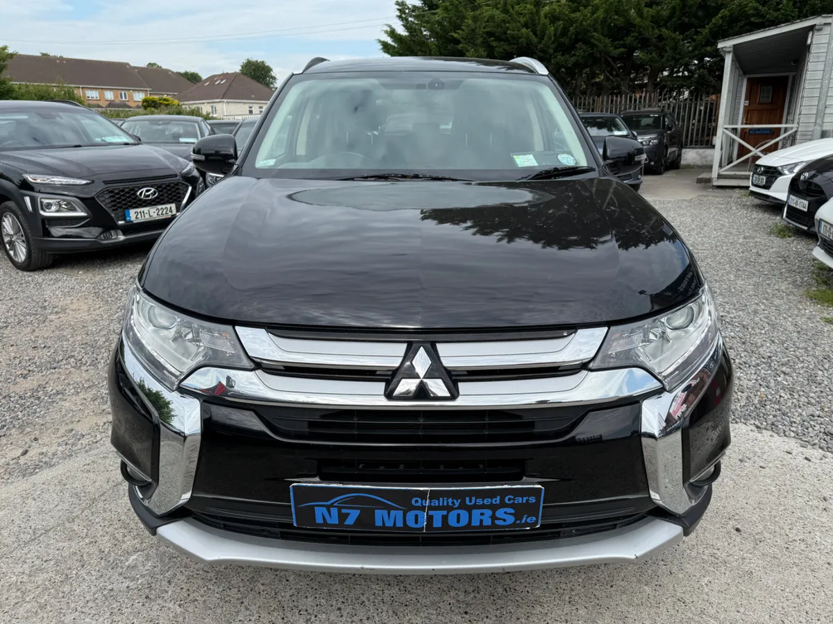 2015 Mitsubishi Outlander  2.3 INSTYLE 7 SEATER - Image 3