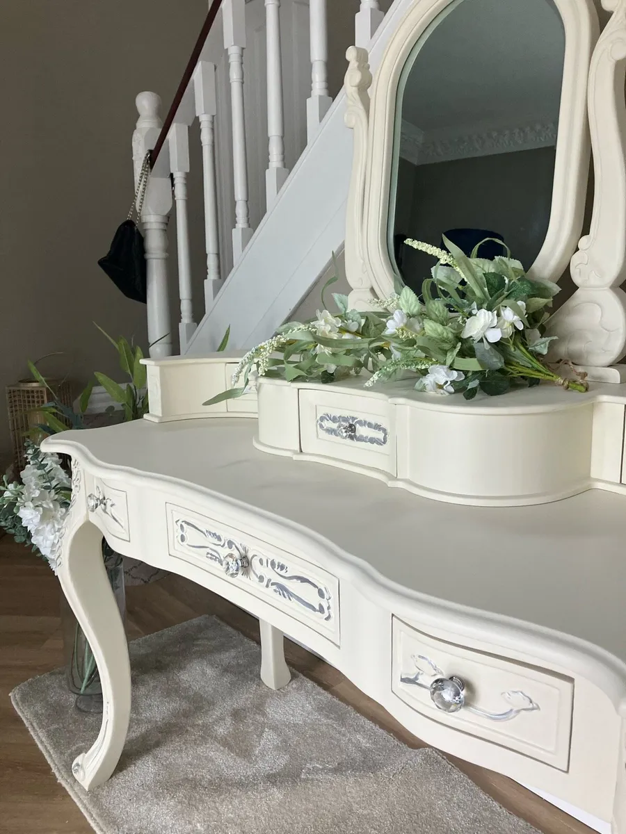 Dressing table and mirror - Image 2