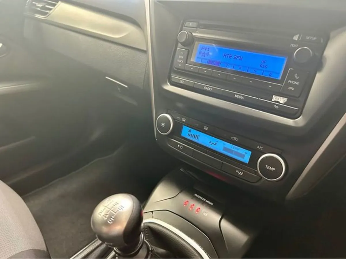 Toyota Avensis 1.6 D Aura 4DR - Image 3