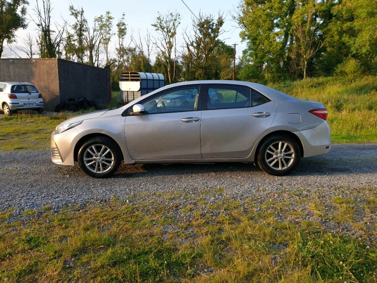 2017 Toyota Corolla - Image 4