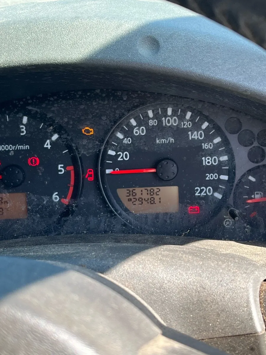 2011 Nissan navara - Image 2