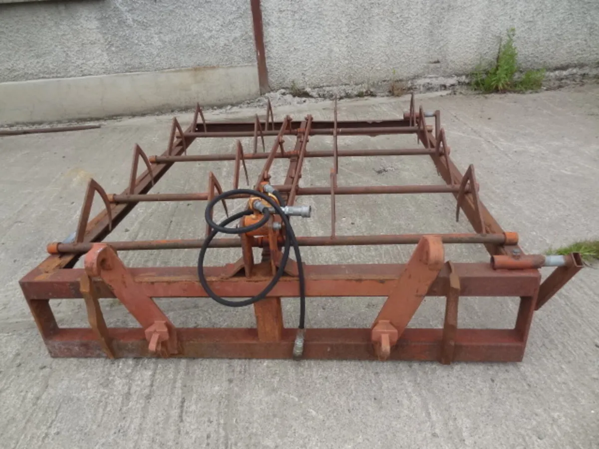 Flat 8 Bale Grab - Image 3