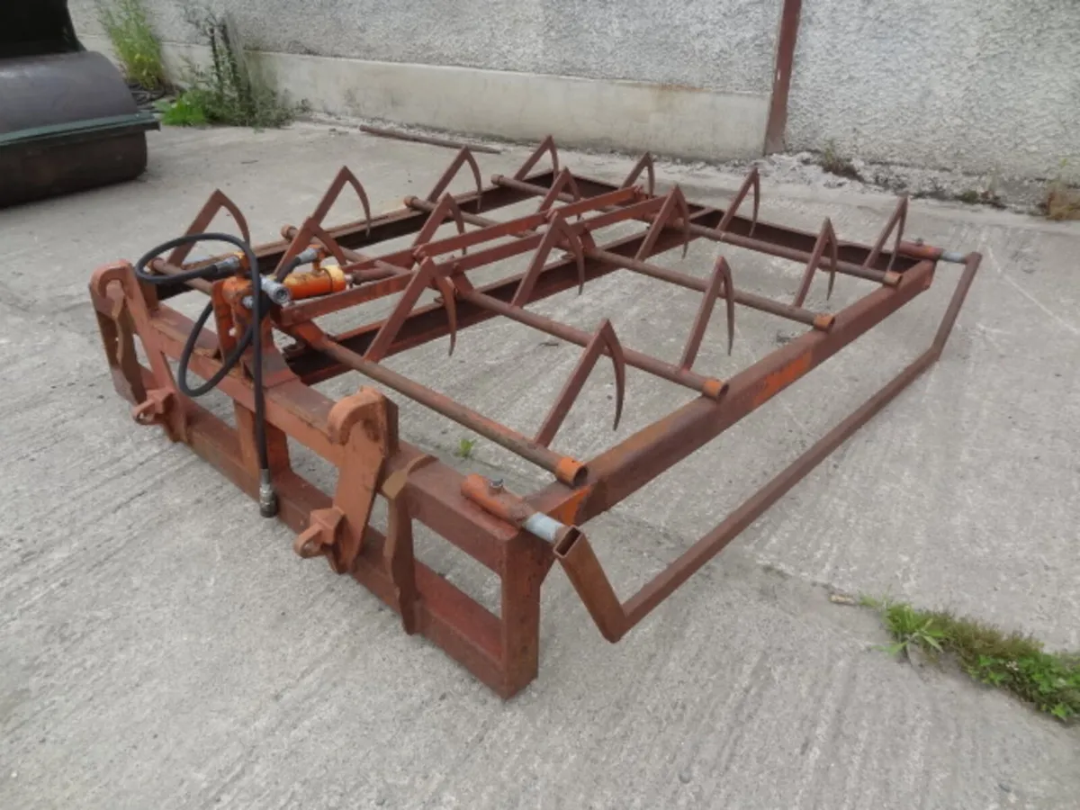 Flat 8 Bale Grab - Image 2