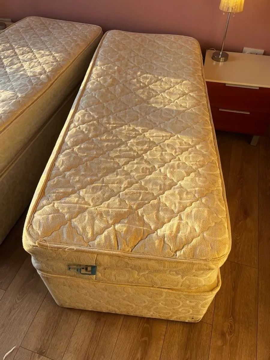 2 Beds, 2 bedside locker - Image 4