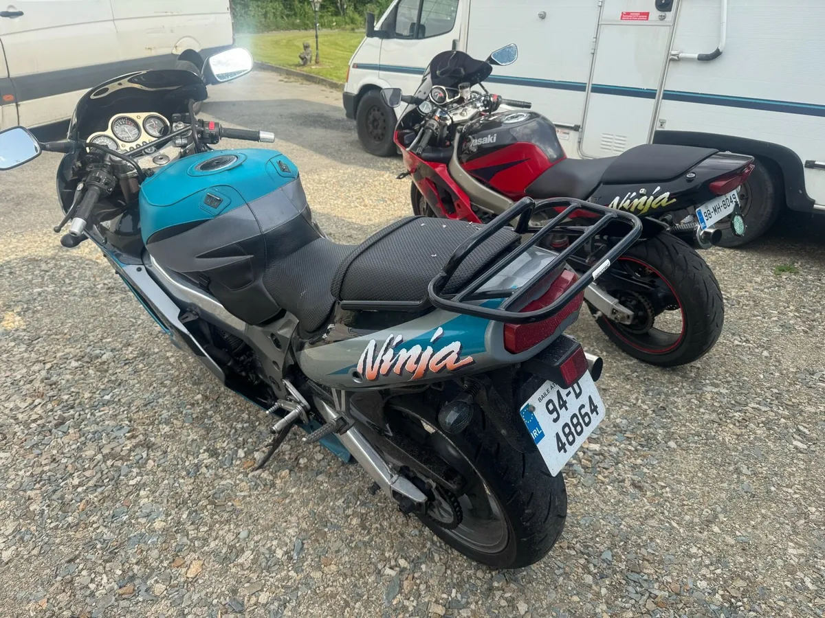 Kawasaki ZX9-R - Image 1