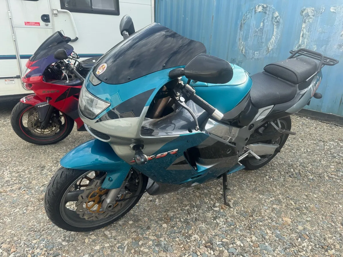 Kawasaki ZX9-R - Image 2
