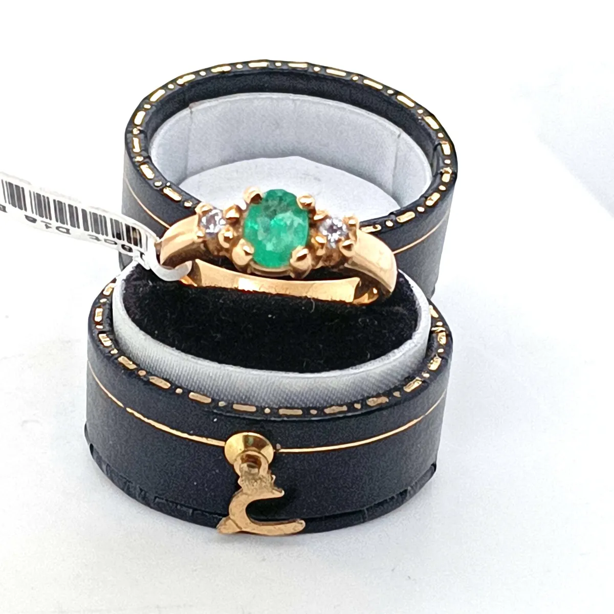 18k Yellow Gold Emerald & Diamond Ring - Image 1