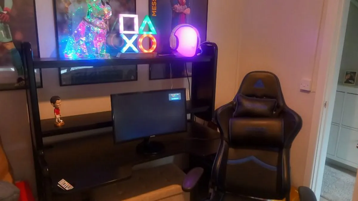 Gaming room accessories - Image 1