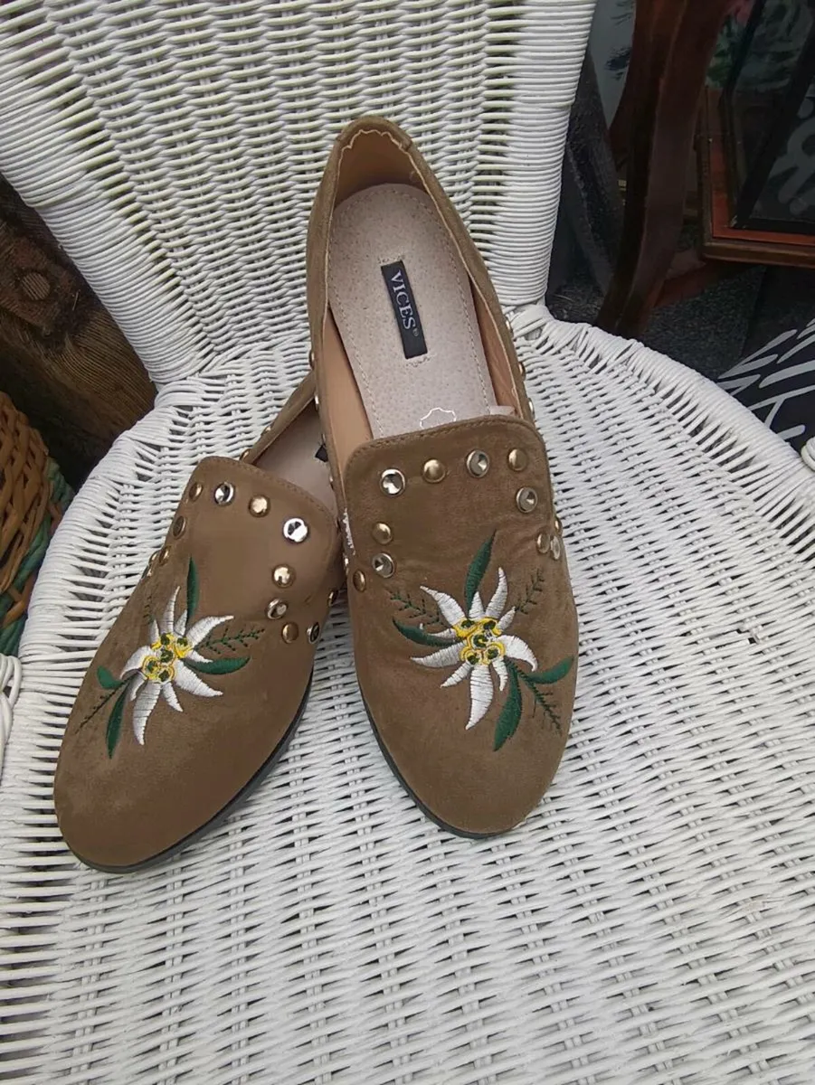 5 pairs shoes new never worn, size 6 - Image 1