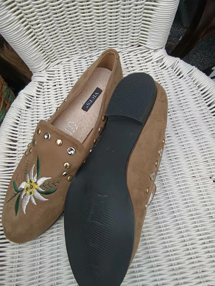 5 pairs shoes new never worn, size 6 - Image 3