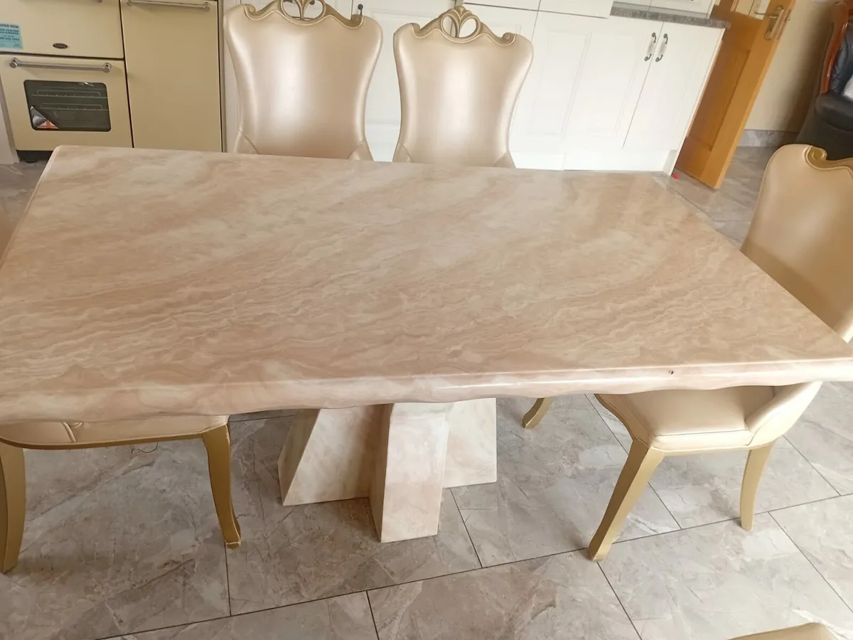 Dining room table and chairs - Image 1