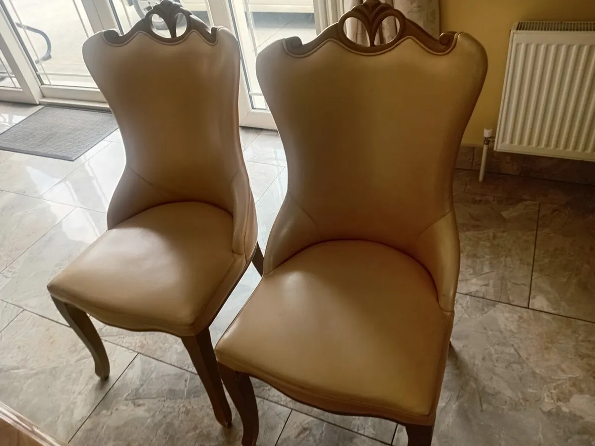 Dining room table and chairs - Image 2