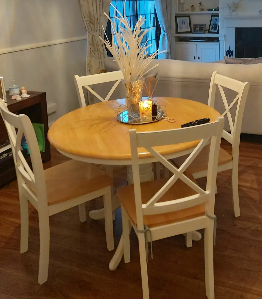 Dining table & chairs