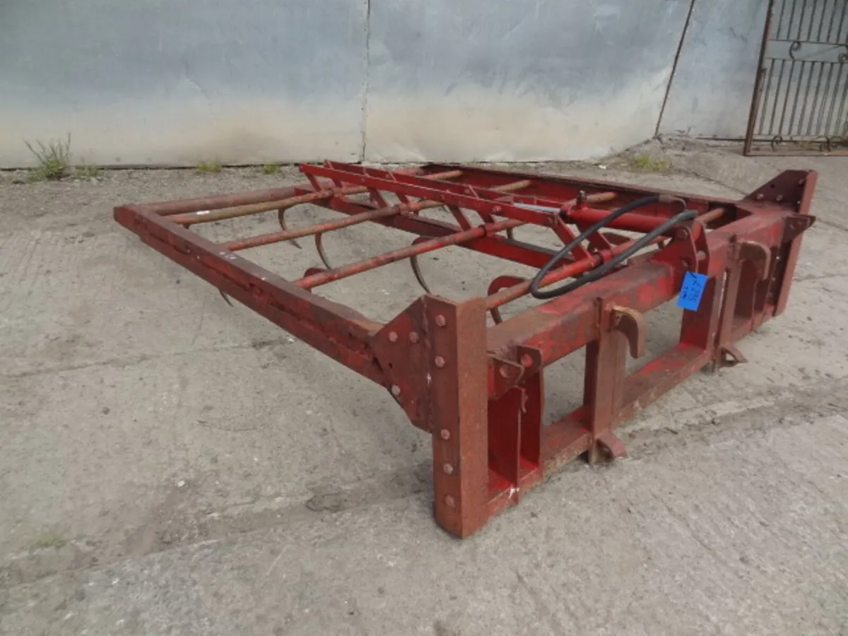 Flat 8 Bale Grab - Image 3