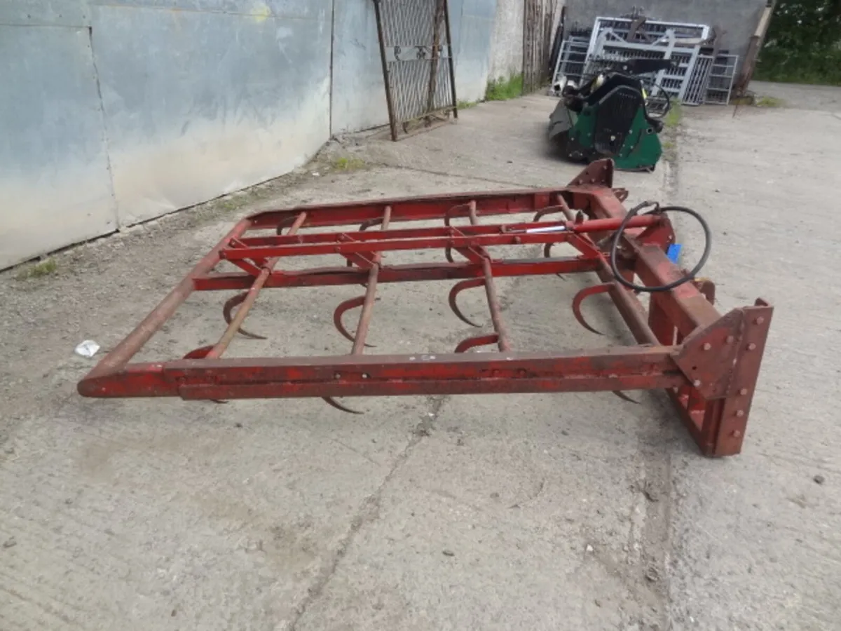 Flat 8 Bale Grab - Image 4