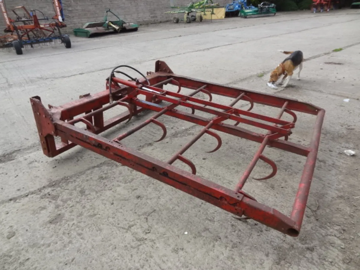 Flat 8 Bale Grab - Image 1