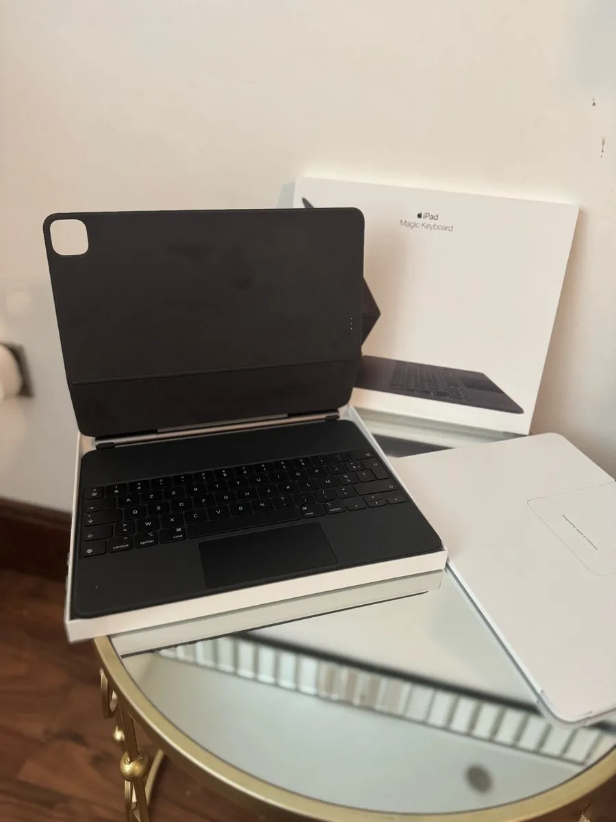 Apple iPad Magic Keyboard - Image 1