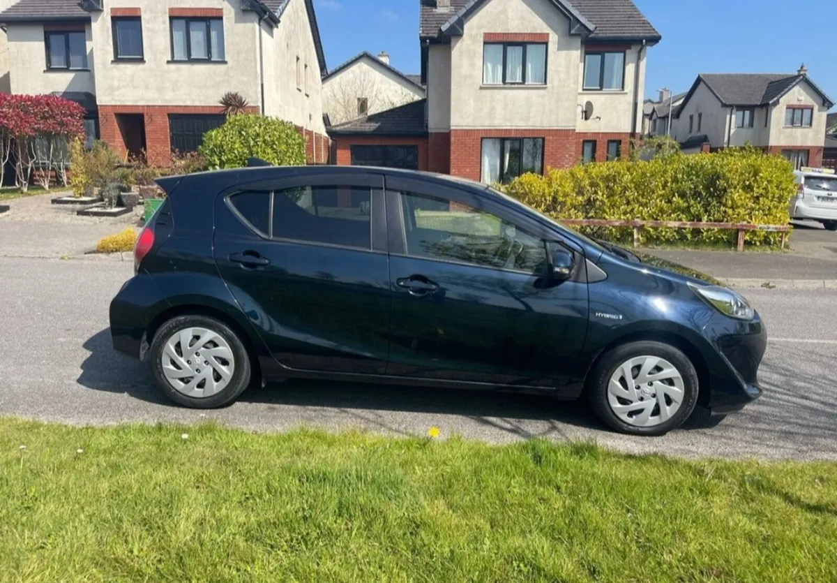 Toyota Aqua Hybrid Low Mileage Car push button - Image 2