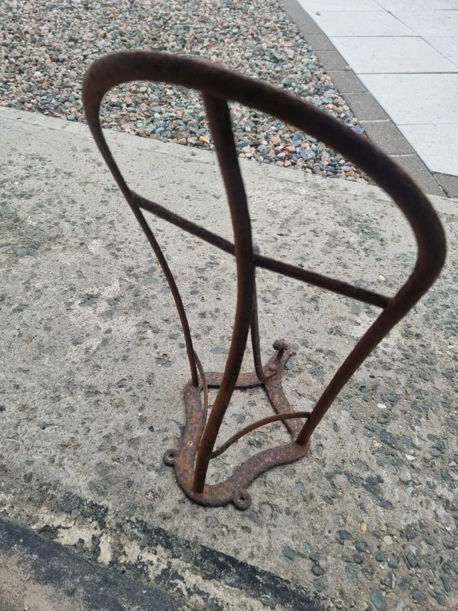 Old saddle holder - Image 1