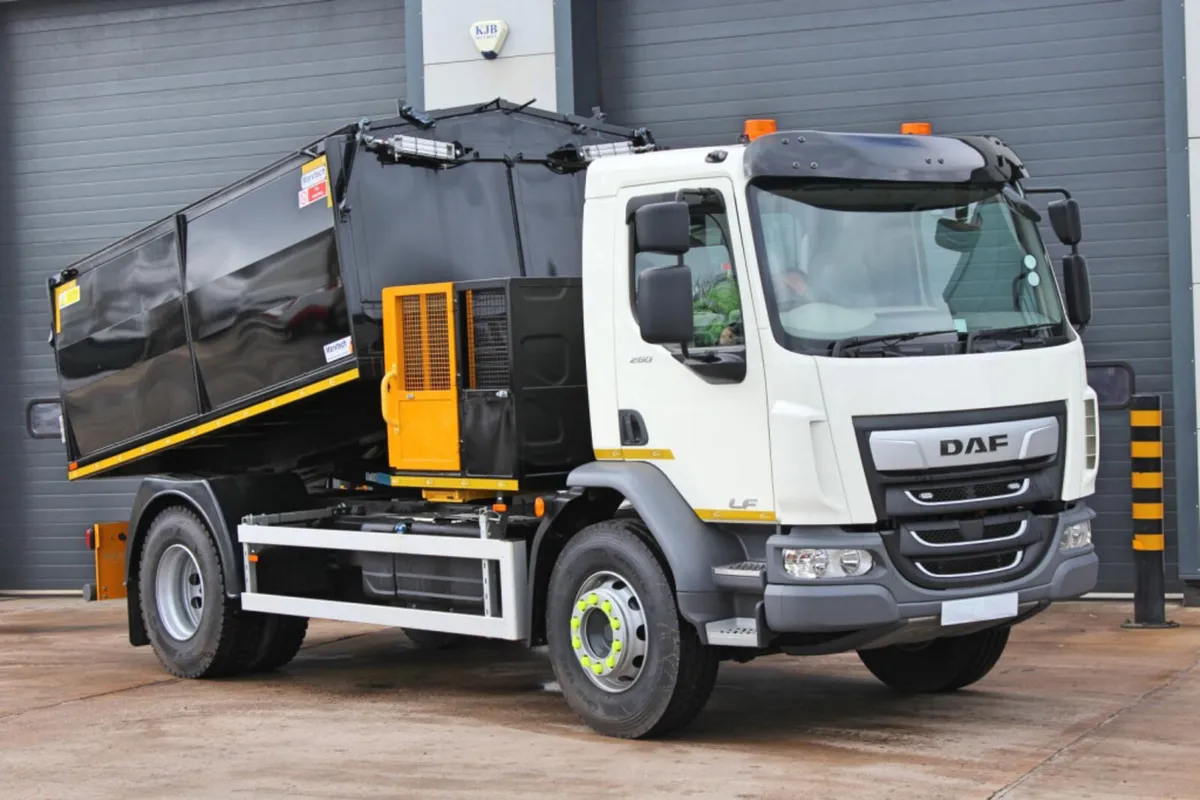 2025 DAF LF 260 4X2  18 TON TIPPING HOTBOX - Image 1