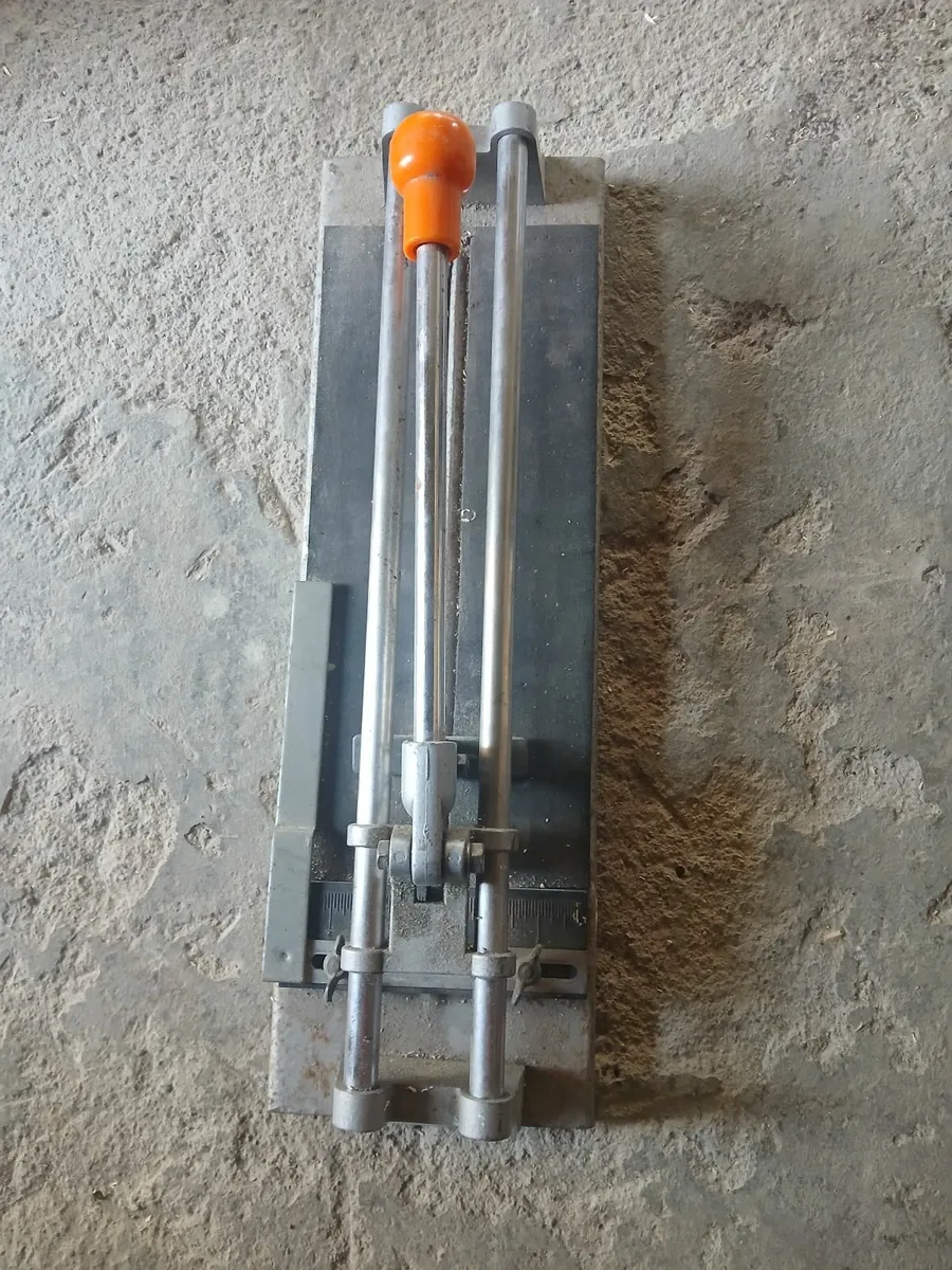 Tiles cutters