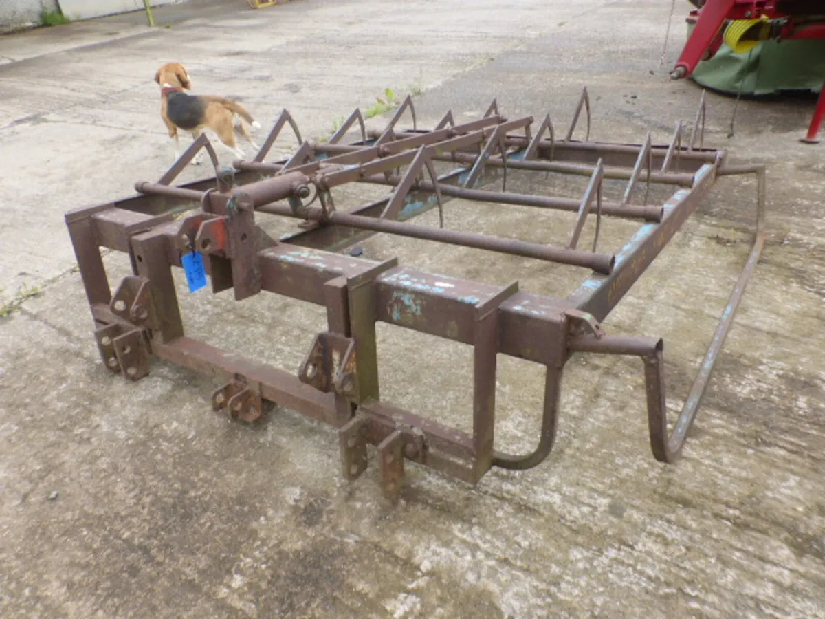 Browns Flat 8 Bale Grab - Image 3