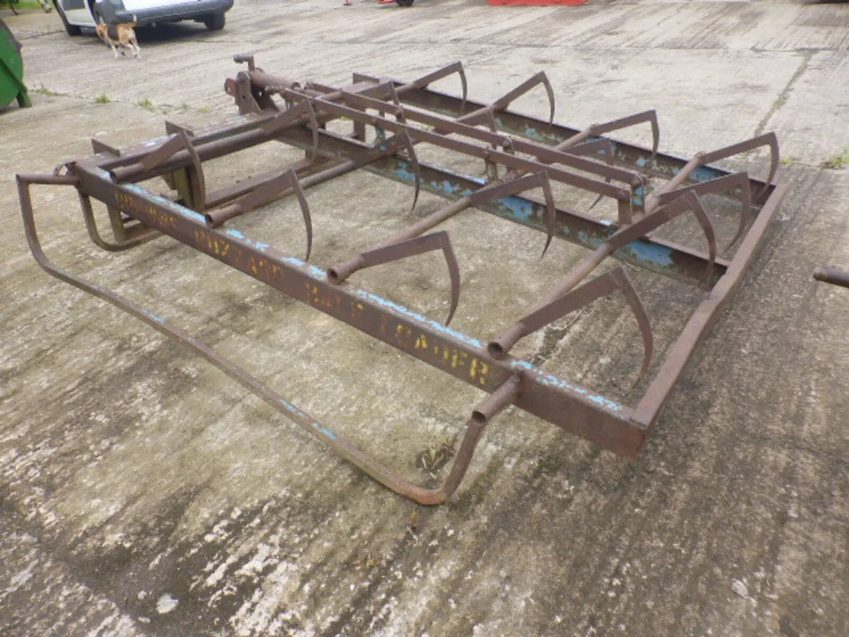 Browns Flat 8 Bale Grab - Image 1