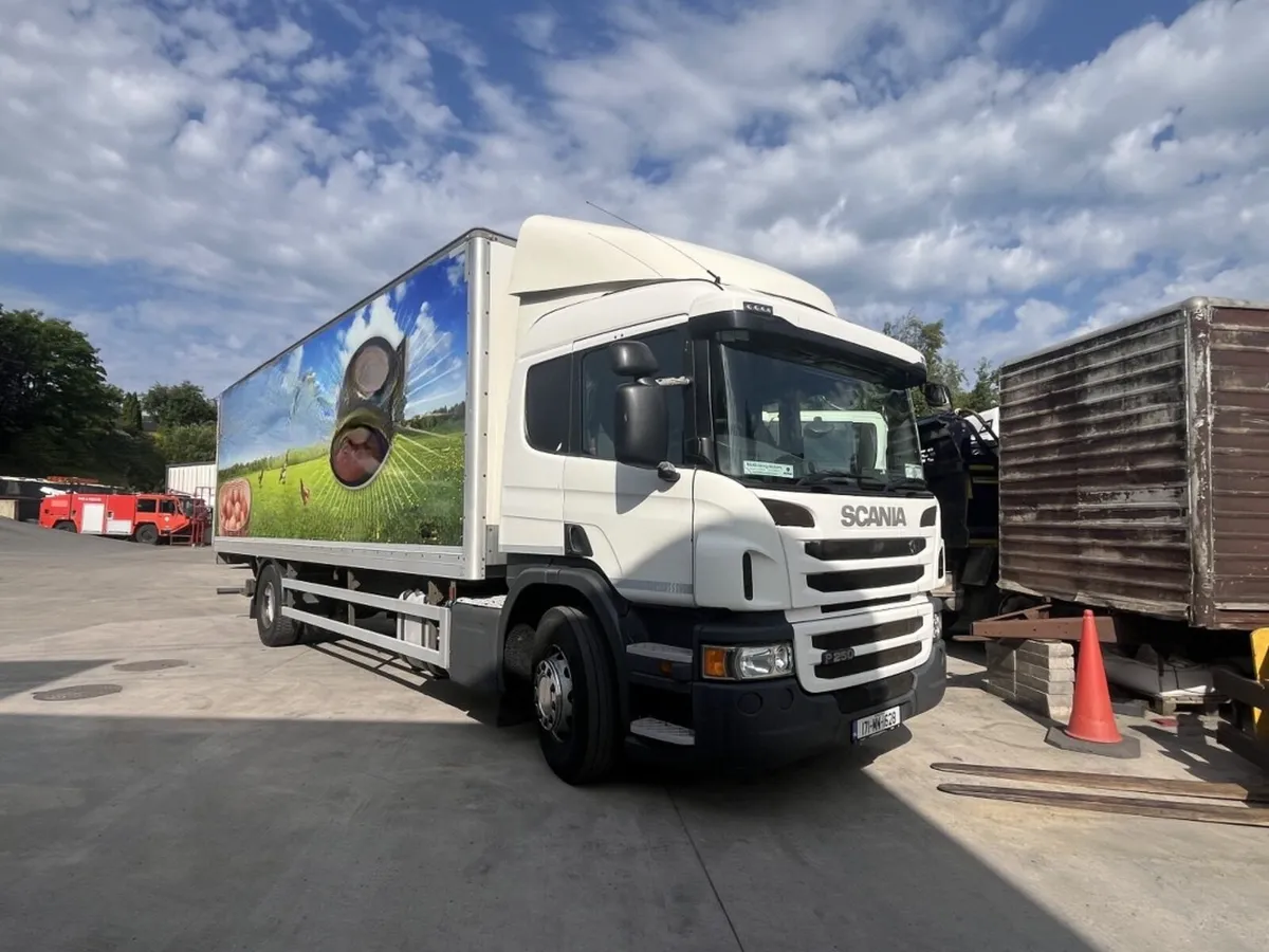 2017 Scania P250 4x2 28ft Box body. Ref No: 2525 - Image 1