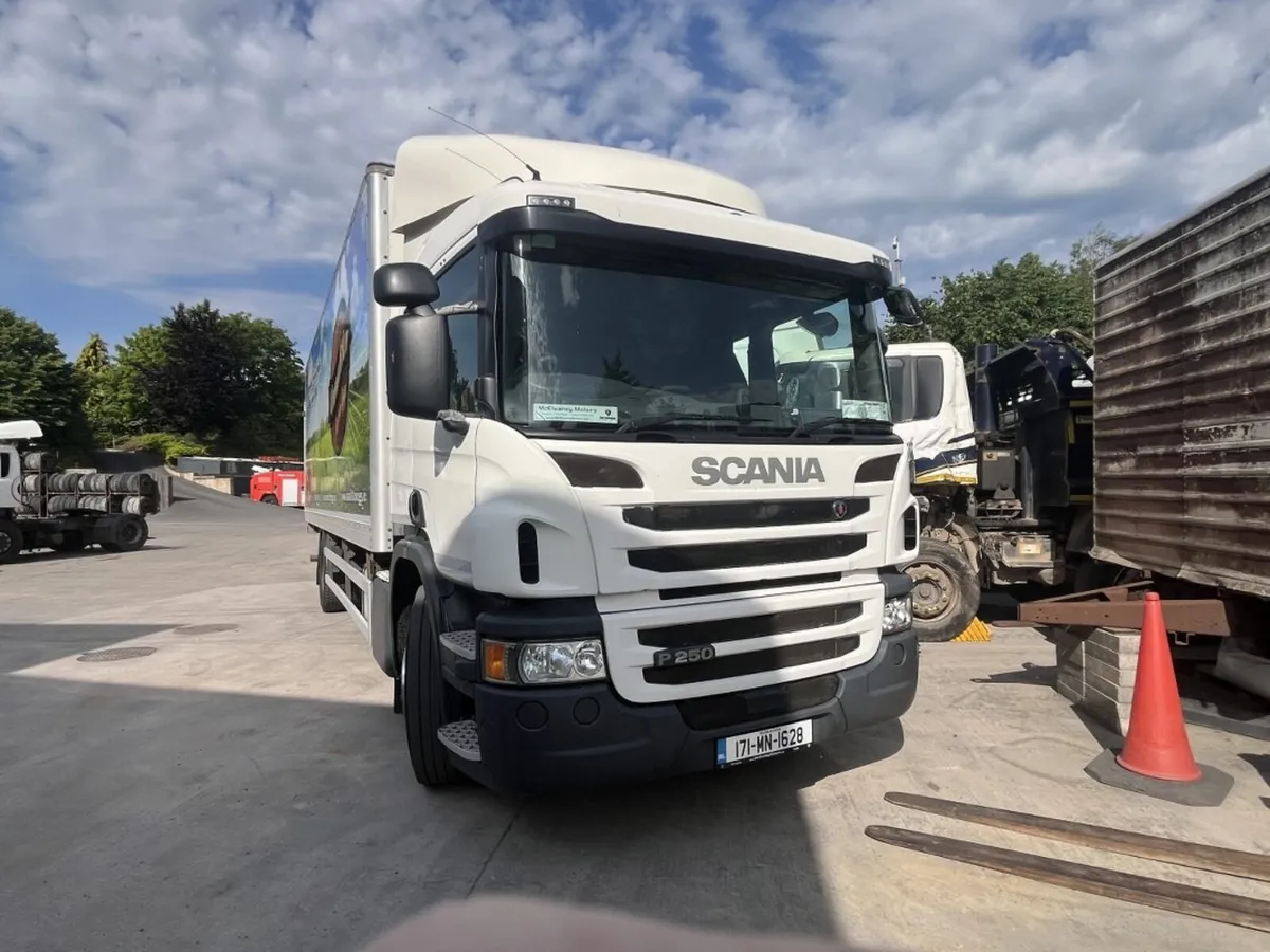 2017 Scania P250 4x2 28ft Box body. Ref No: 2525 - Image 3