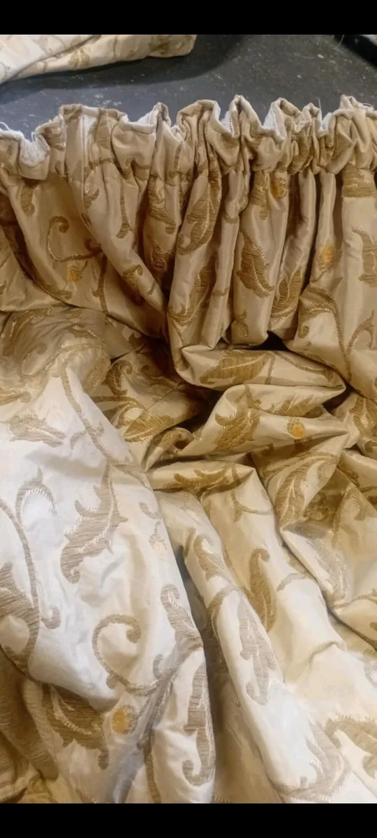 Swag and tail curtains - Image 3