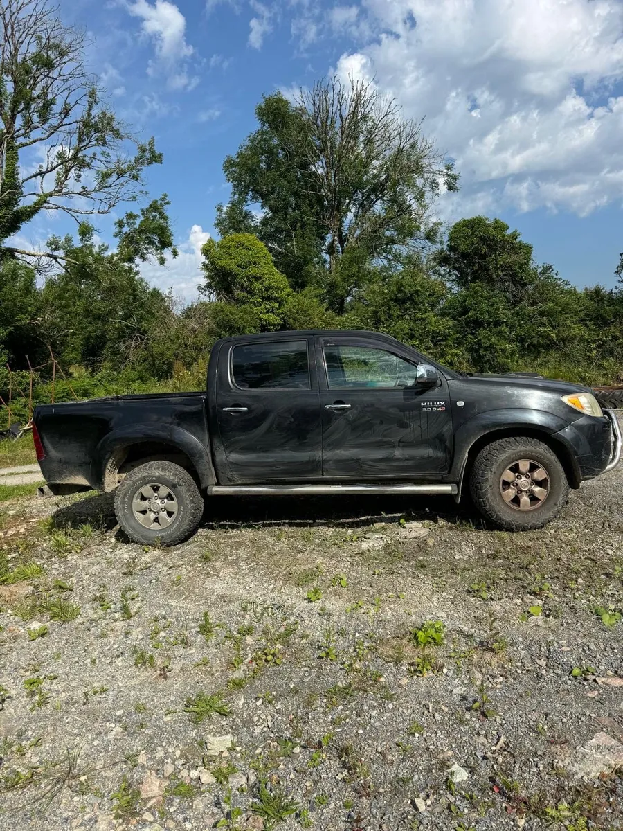 Toyota Hilux - Image 2