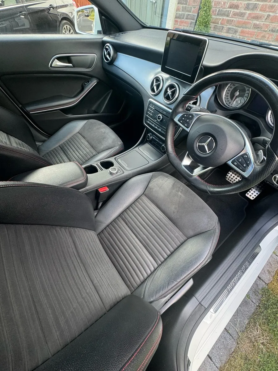 Mercedes AMG CLA 220 - Image 4