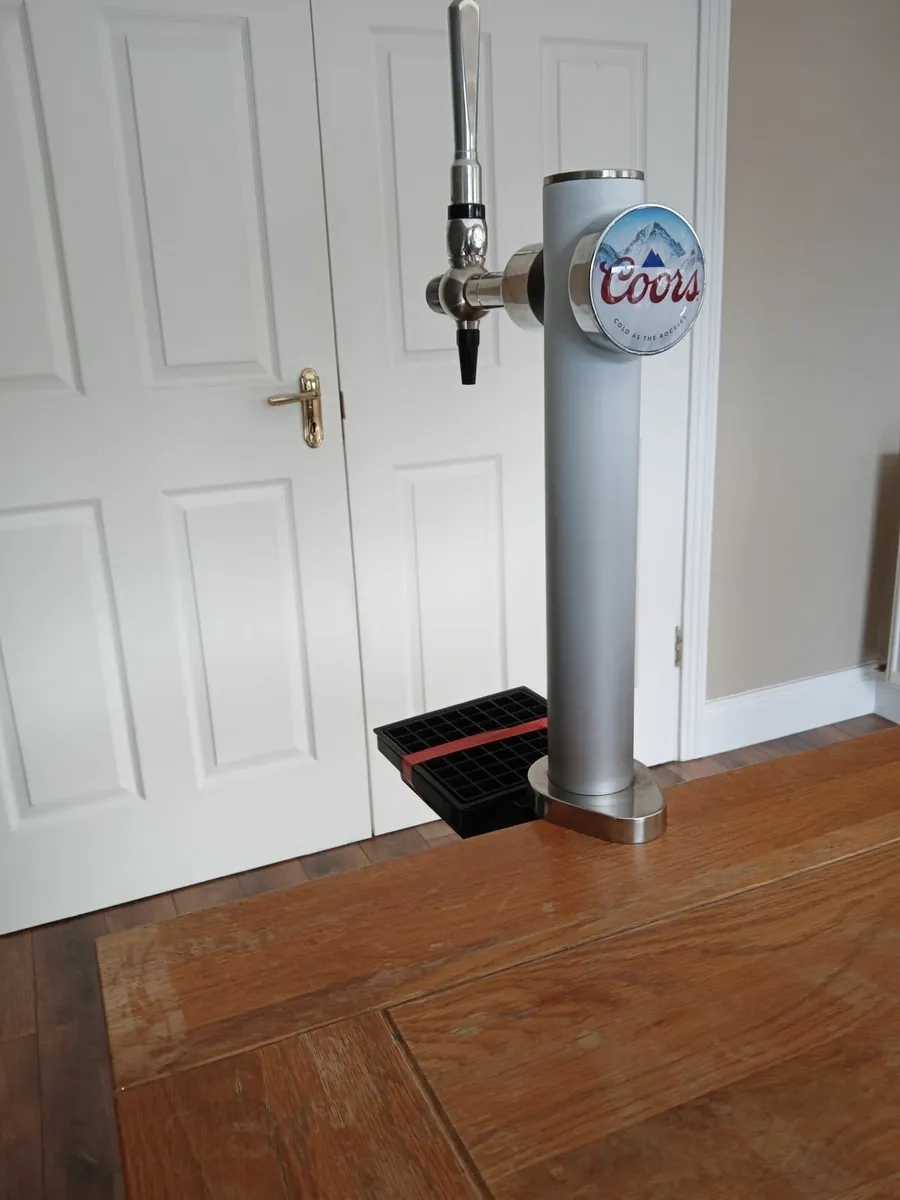 Beer cooler and taps - Image 1