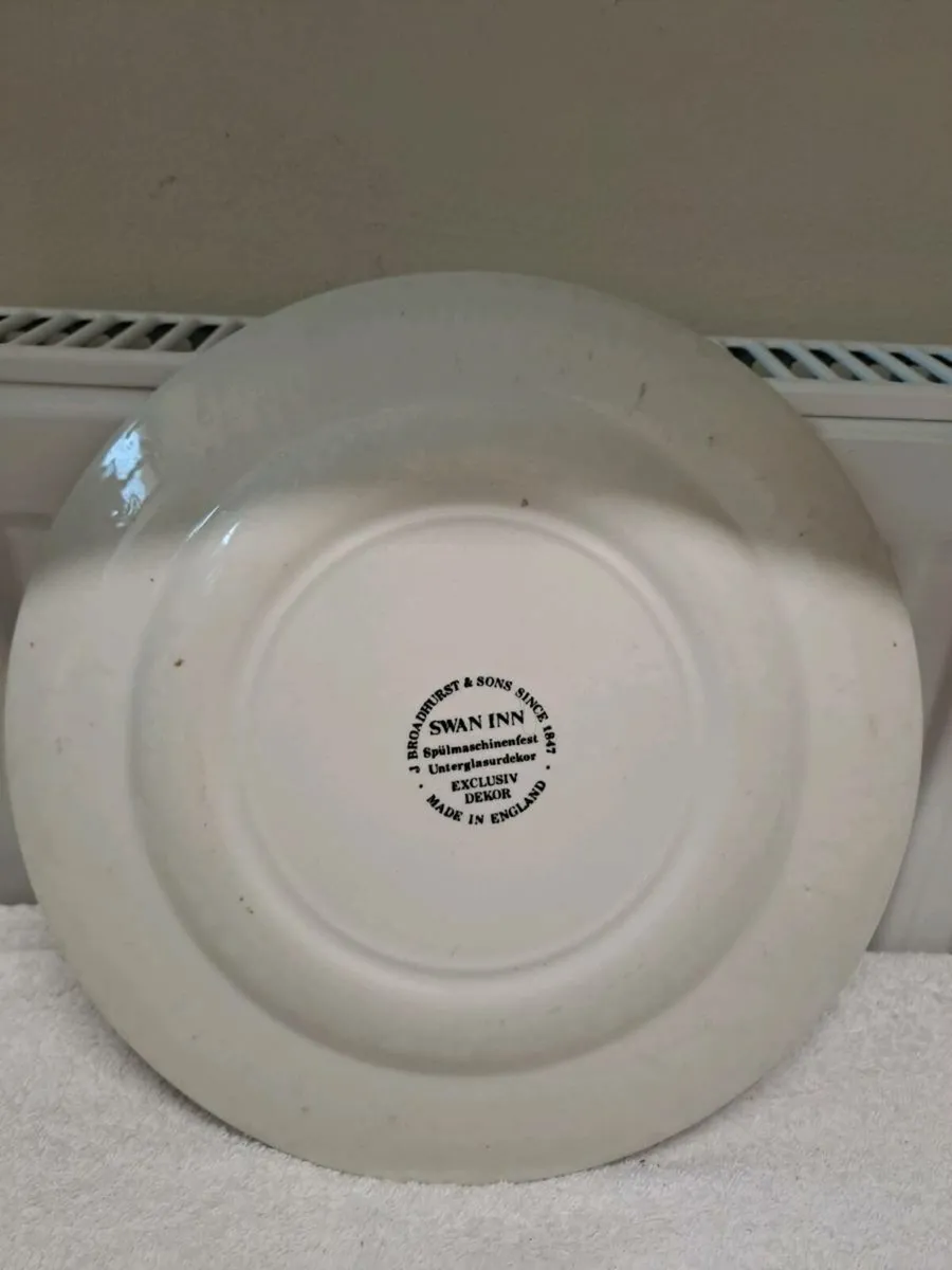 Vintage Swan Inn plate - Image 3
